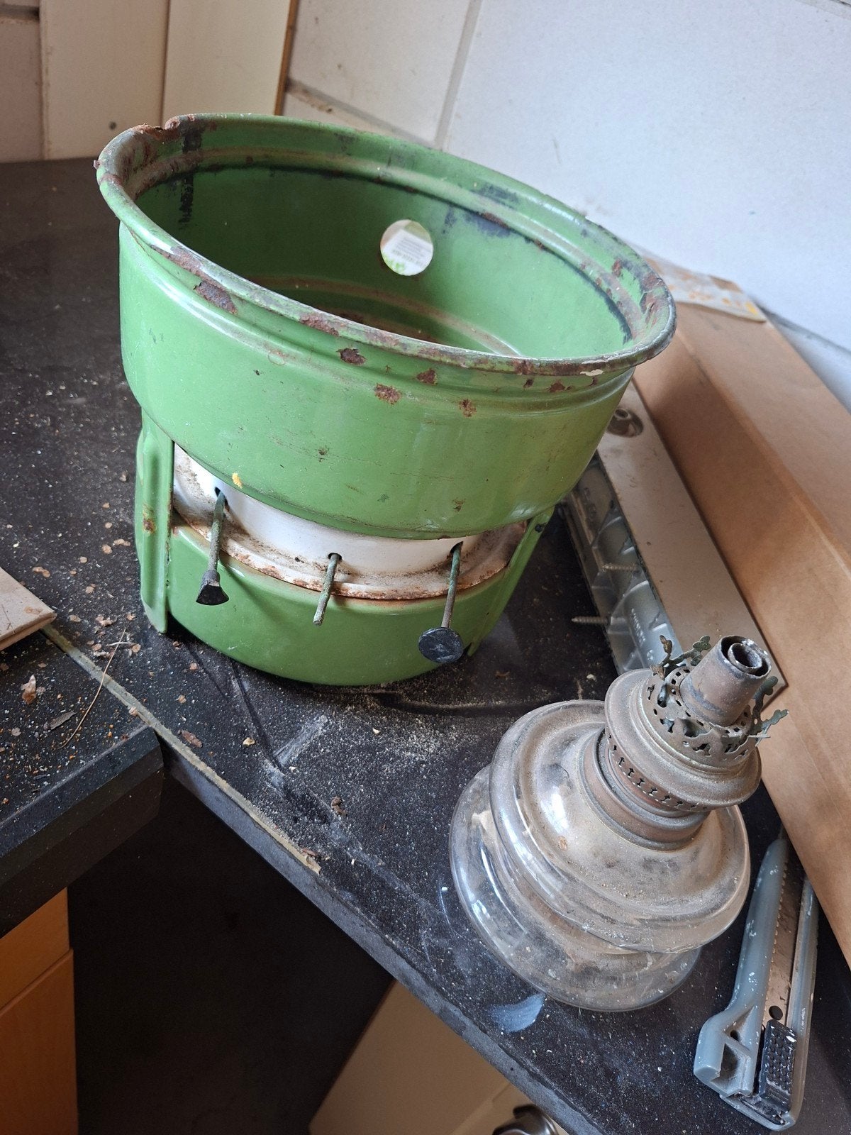 Vintage petroleumstel en olielamp - Groen emaille, Ophalen