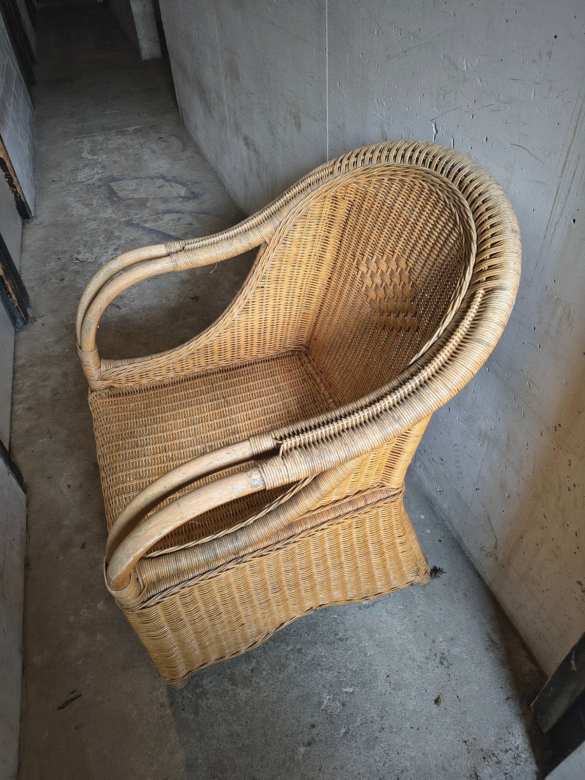Gratis af te halen: Rotan stoel en bankje (zelf schoonmaken), Huis en Inrichting, Stoelen, Ophalen, Gebruikt, Bruin, Eén