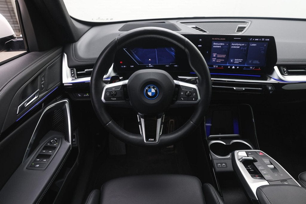 BMW iX1 eDrive20 High Executive M Sport / Trekhaak / Panoram, Auto's, BMW, Gebruikt, Met garantie (alle), 24 min, Wit