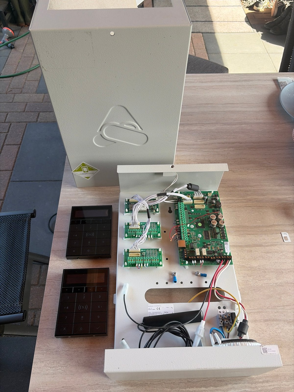 UNii Alarmcentrale met 2 bedieningspanelen, Audio, Tv en Foto, Professionele Audio-, Tv- en Video-apparatuur, Ophalen, Zo goed als nieuw