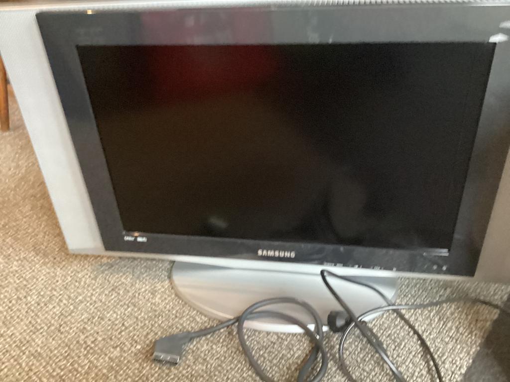 Video Cassette Recorder inclusief TV en aansluit kabel, Ophalen, Gebruikt