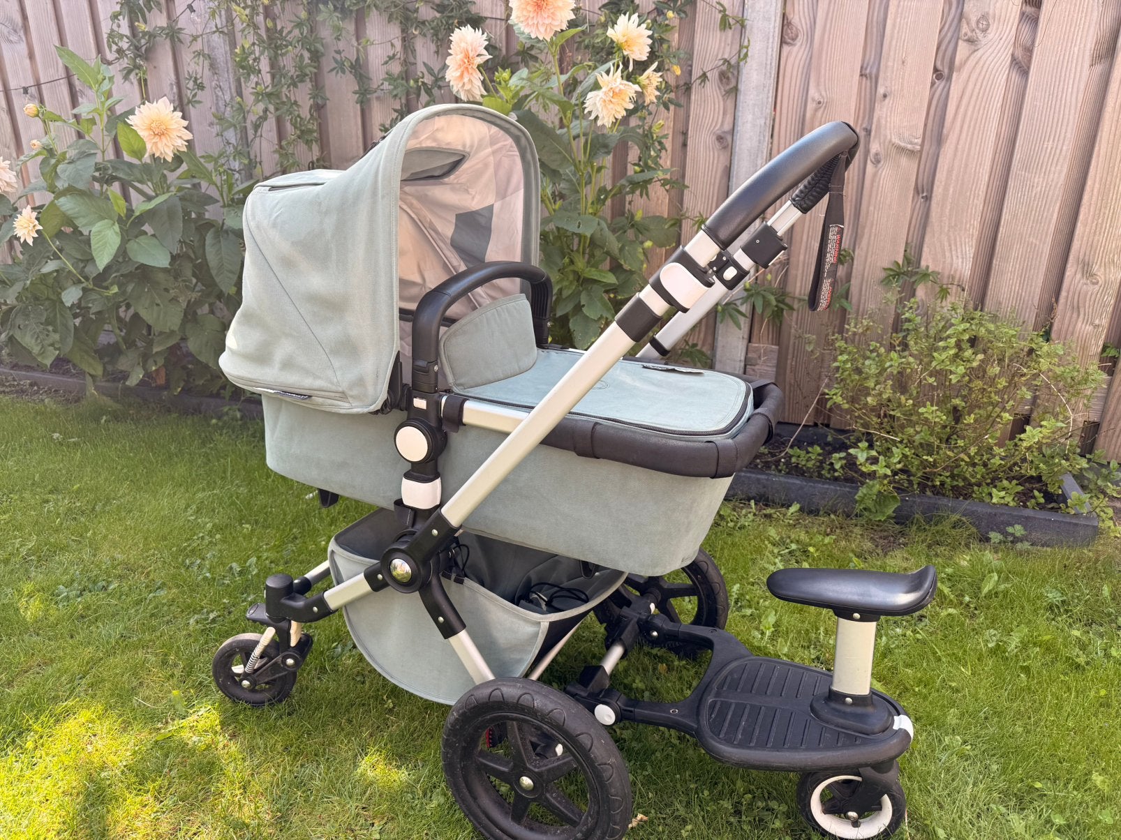 Bugaboo Cameleon 3 Special Edition – Mintgroen Suède, Ophalen, Zo goed als nieuw, Bugaboo, Verstelbare duwstang