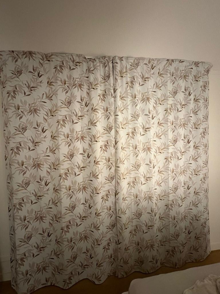 2x IKEA Verduisterende Gordijnen – 143x300 cm, Ophalen, 100 tot 150 cm, 200 cm of meer, Bruin