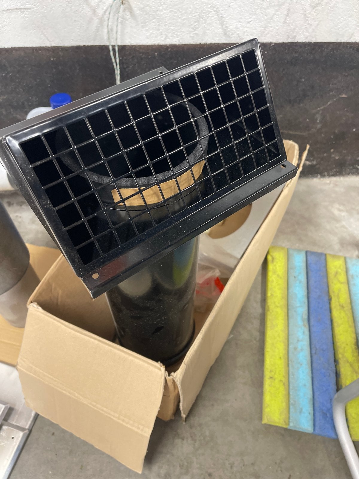 Zwarte Ventilator/Afzuiger met Rooster, Doe-het-zelf en Verbouw, Ophalen of Verzenden, Gebruikt, Ventilator en Afzuiger