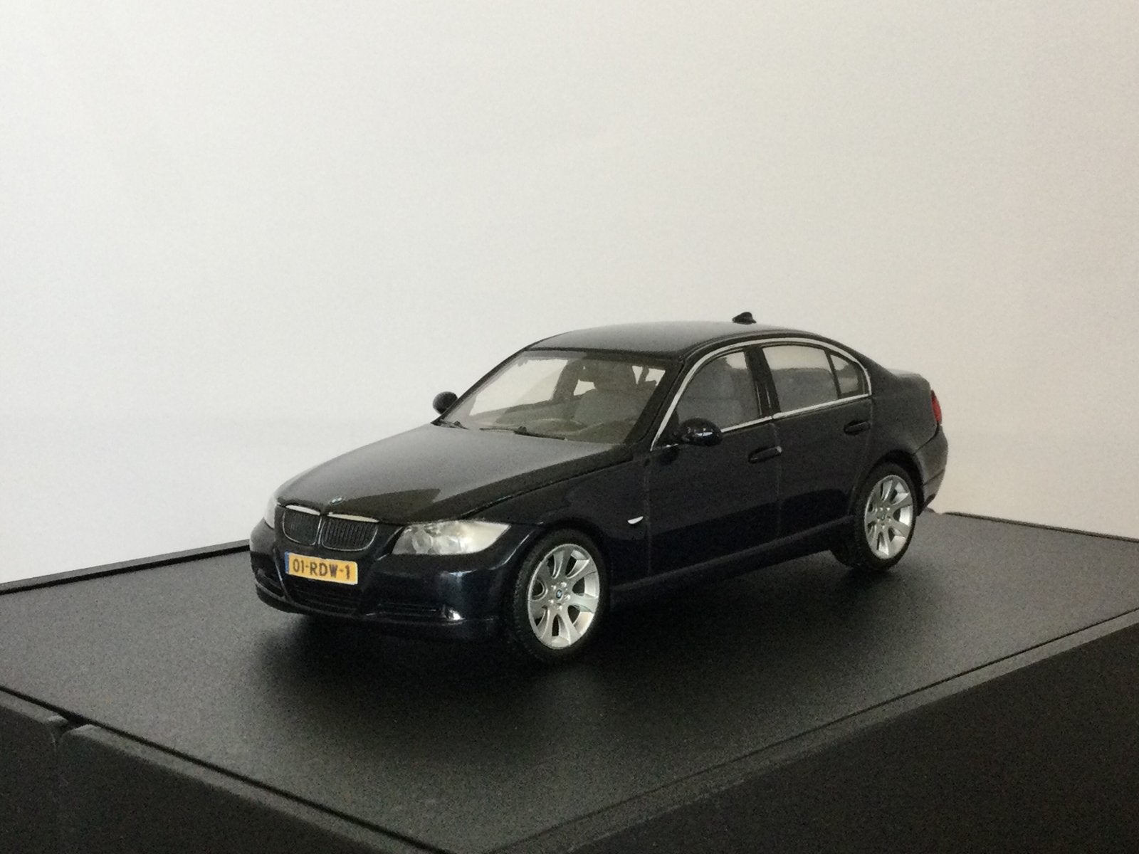 BMW 3-Serie E92 Sedan 2006 Donkerblauw Minichamps 1:43, Hobby en Vrije tijd, Modelauto's | 1:43, Ophalen of Verzenden, Nieuw, Auto