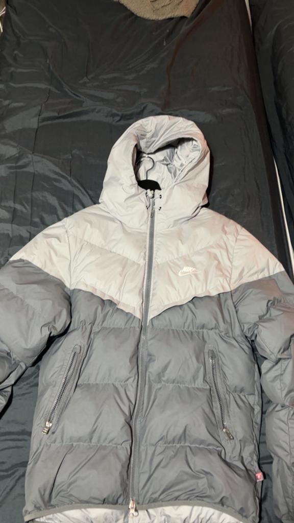 Nike Storm-FIT Puffer Jas - Grijs/Wit, Kleding | Heren, Jassen | Winter, Ophalen of Verzenden, Zo goed als nieuw, Maat 46 (S) of kleiner