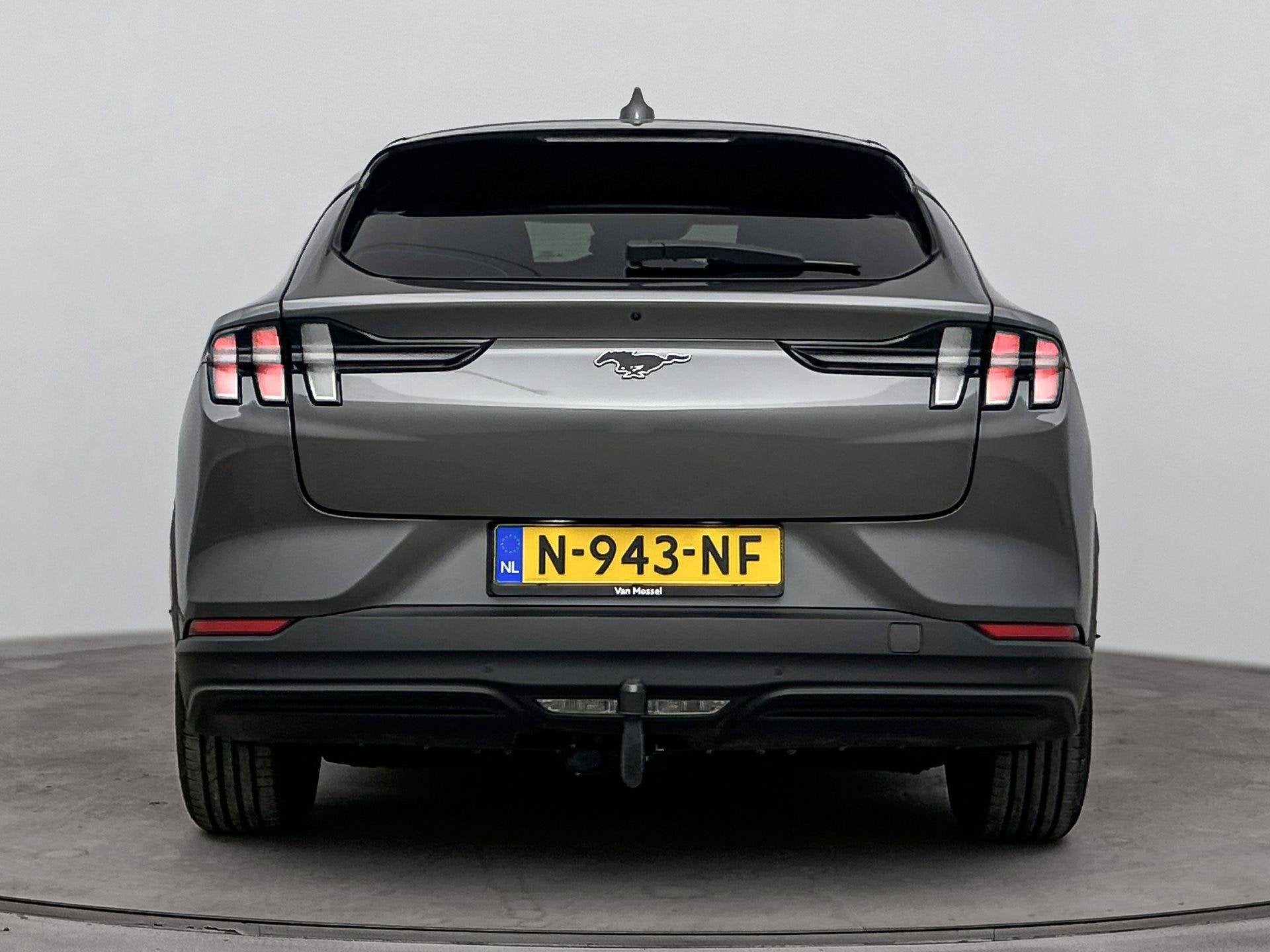 Ford Mustang Mach-E Extended RWD 98 kWh | Leder | Parkeersen, Auto's, Gebruikt, 750 kg, 610 km, Origineel Nederlands