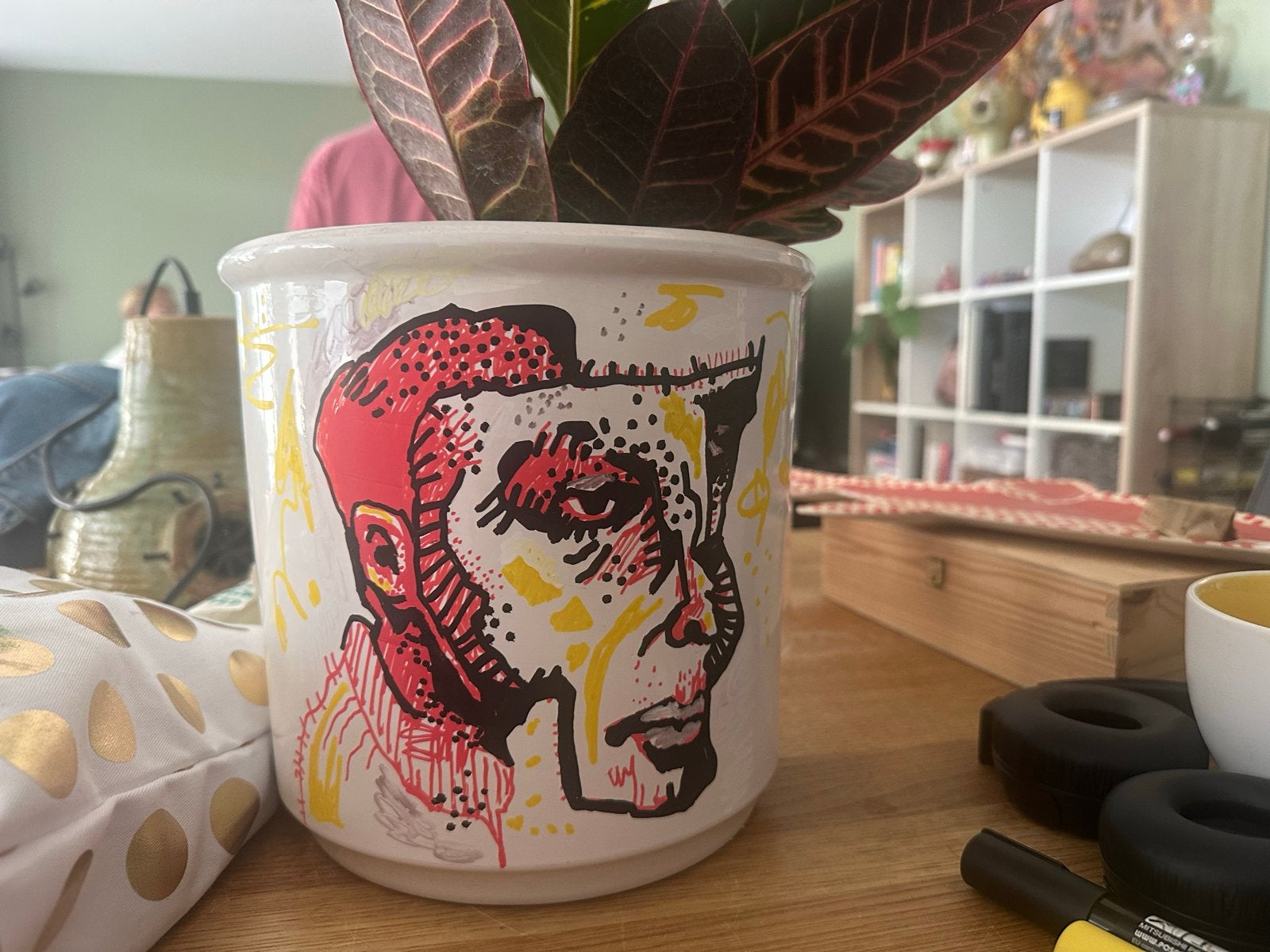 Unieke handbeschilderde plantenpot met beschermlaag, Tuin en Terras, Rond, Binnen, Ophalen of Verzenden, Zo goed als nieuw