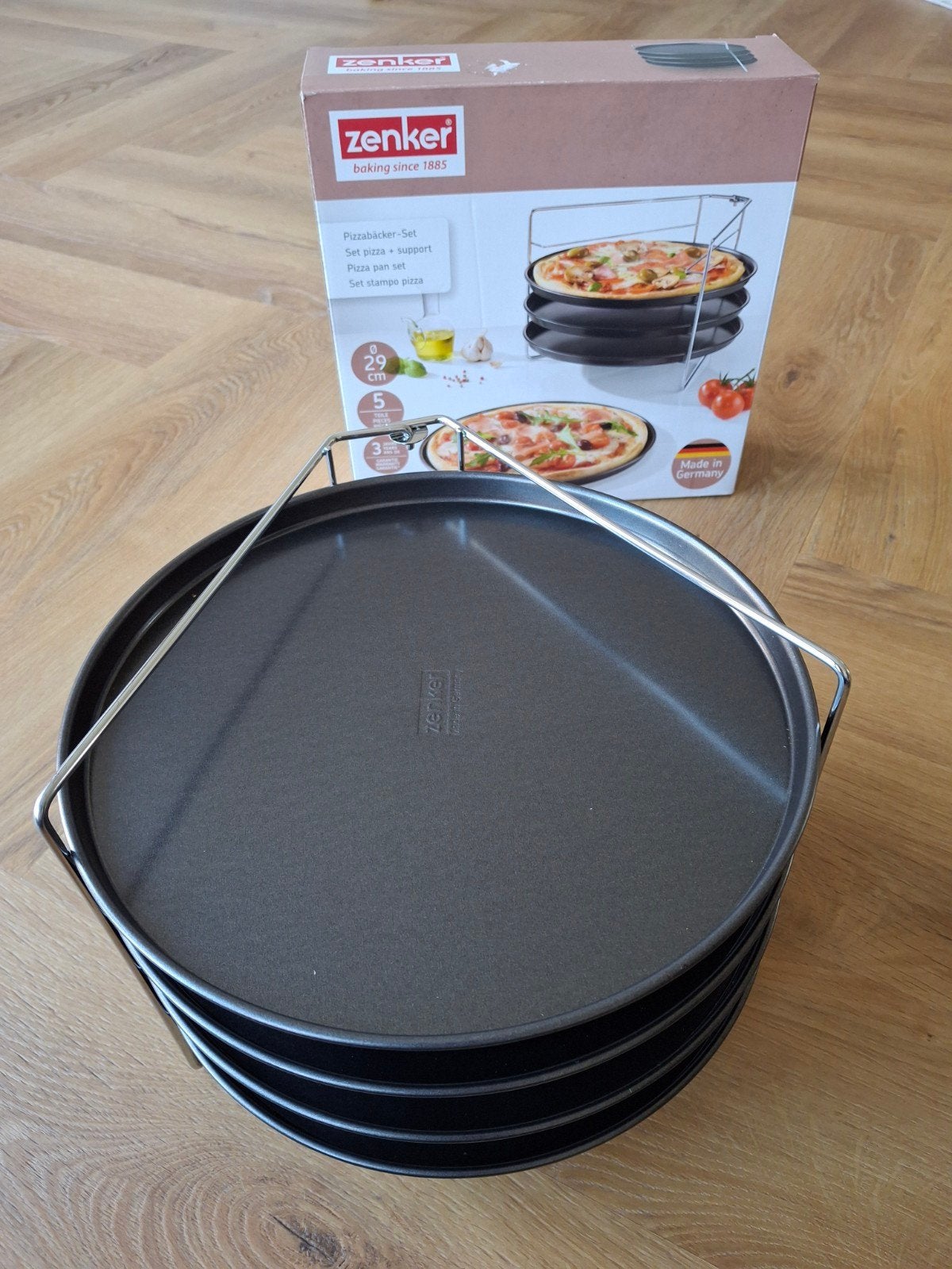Zenker Pizzabakker-Set - 4 Pizza Pannen met Houder, Ophalen, Overige typen, Nieuw, Metaal