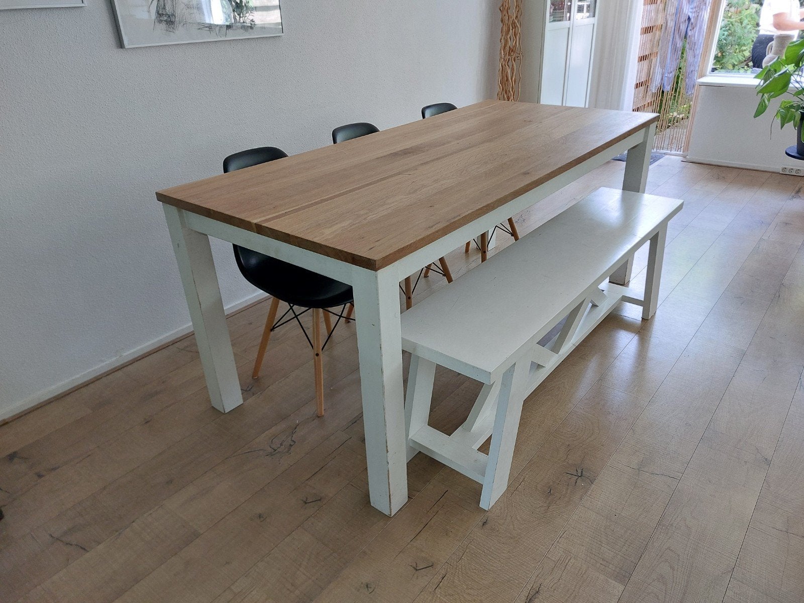 Eikenhouten eettafel met witte poten en bijpassende bank, Ophalen, Gebruikt, Eikenhout, 50 tot 100 cm