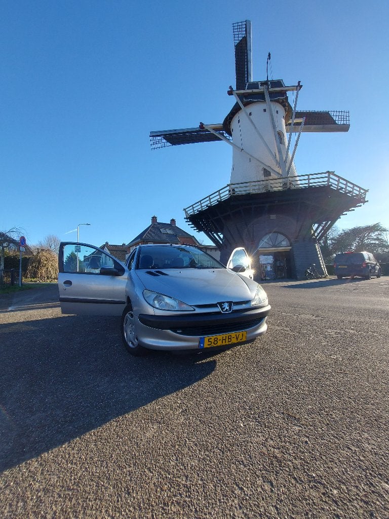 Peugeot 206 1.6 16V Gentry 5D AUT 2001 Grijs, Auto's, Stof, 40 €/maand, 4 cilinders, 1039 kg