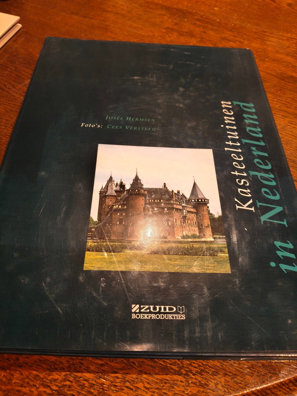 Kasteeltuinen in Nederland - Josee Hermsen, Boeken, Ophalen of Verzenden, Gelezen, Josee Hermsen, Nederland