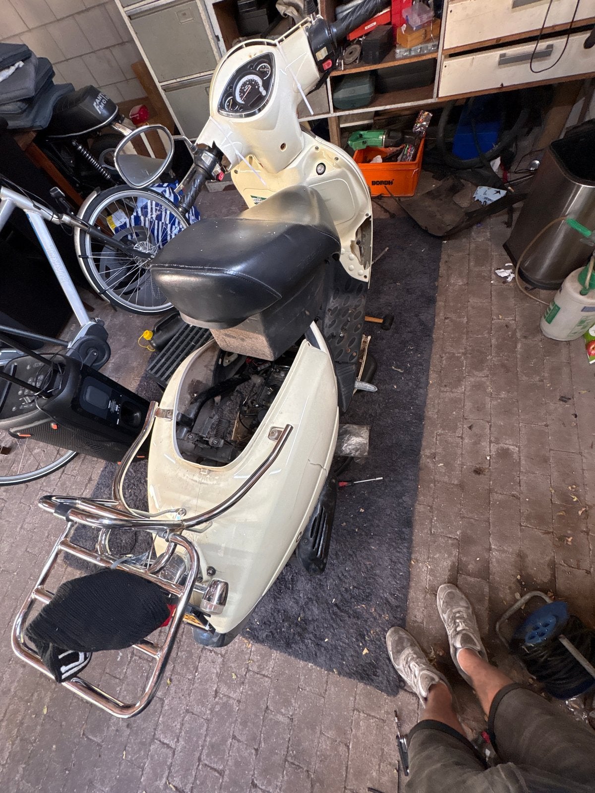 Gratis af te halen: Scooter Salsa (loopt niet), Fietsen en Brommers, Ophalen, Gebruikt, Maximaal 45 km/u, 50 cc