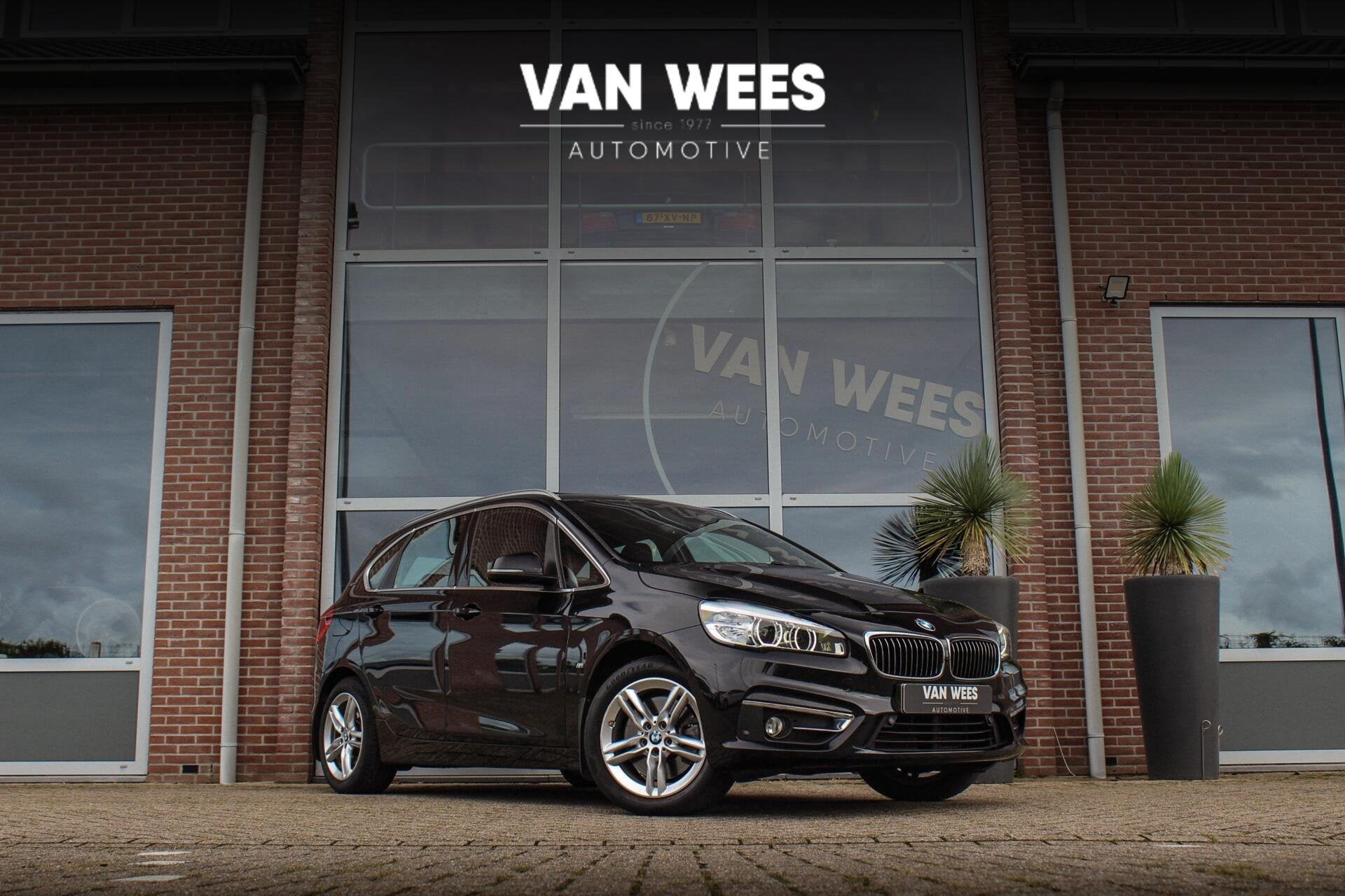 BMW 2-serie Active Tourer 225xe Luxury | Driving Assistant P, Auto's, Automaat, Gebruikt, Zwart, Bedrijf