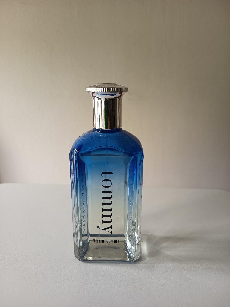 Tommy Hilfiger Vibrant Summer 100ml – 95% Vol, Ophalen of Verzenden, Gebruikt