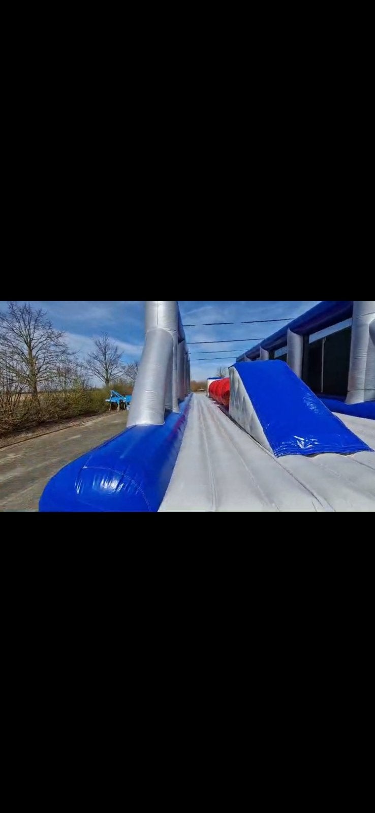 Foto 4 van Stormbaan / springkussen 20 m wipe out. Uitmuntende staat!!!