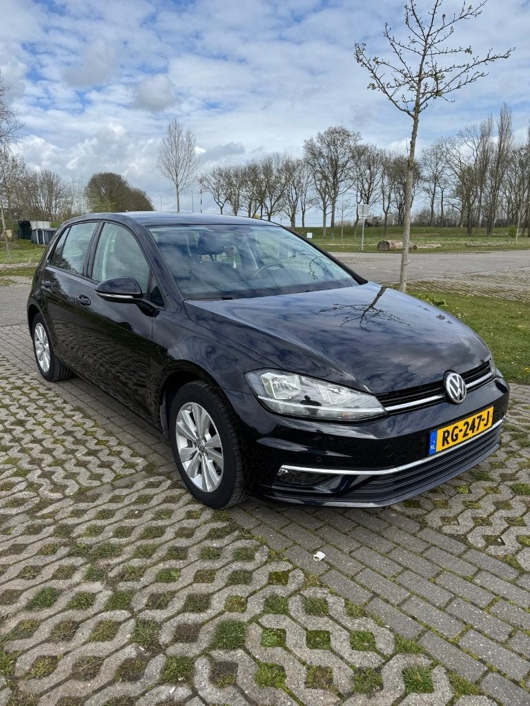 Volkswagen Golf 1.0 TSI 110pk 5D 2017 Zwart, Stof, Zwart, Origineel Nederlands, Handgeschakeld