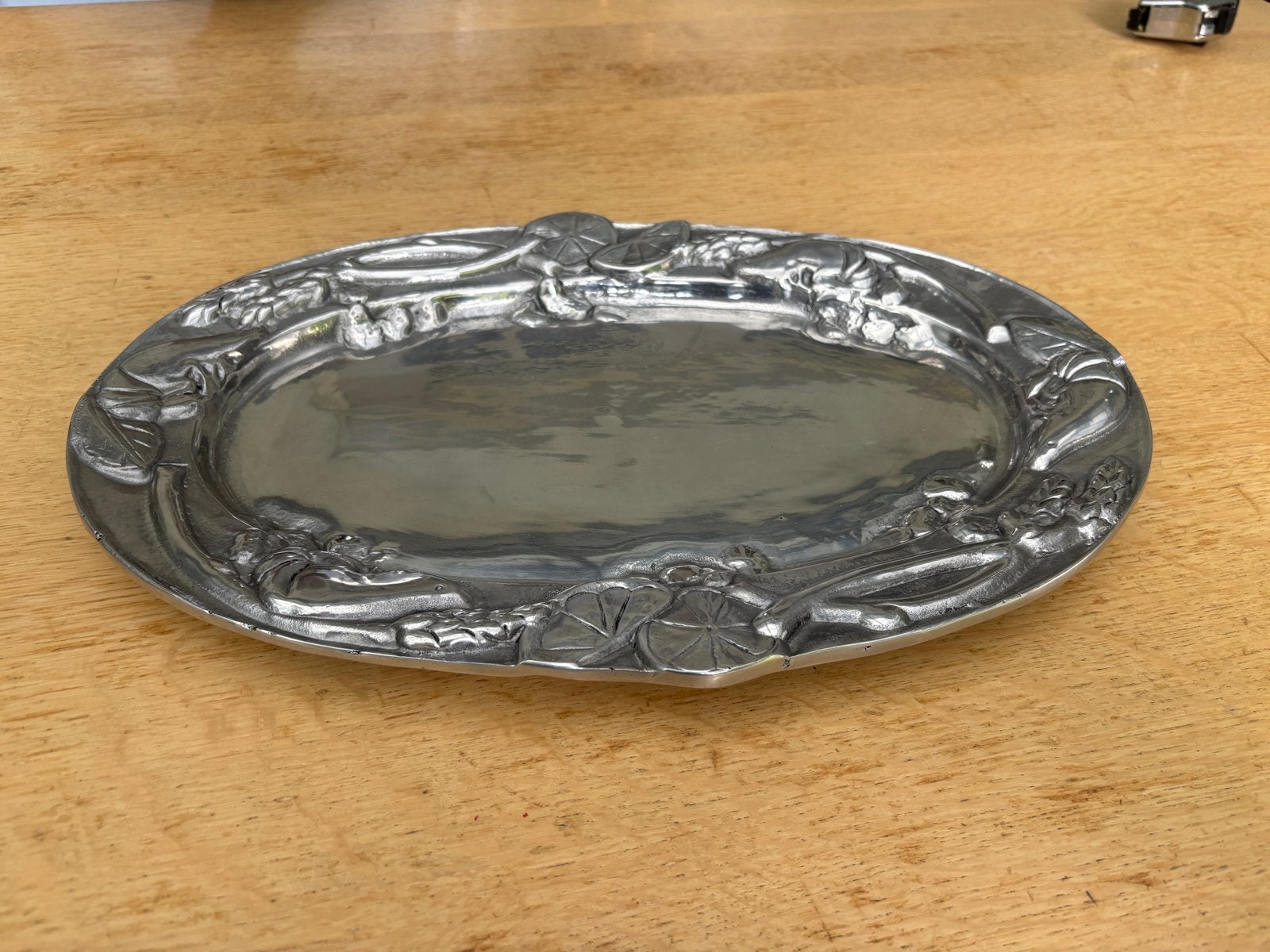 Ovale decoratieve schaal met reliëf (zilvertin), Antiek en Kunst, Antiek | Schalen, Ophalen