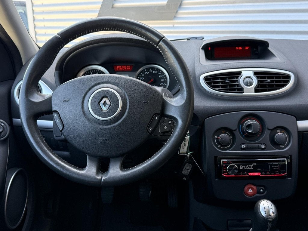 Renault Clio 1.2 Collection 2e Eigenaar|Airco|Trekhaak|Cruis, Auto's, Voorwielaandrijving, Euro 5, 4 cilinders, 49 €/maand