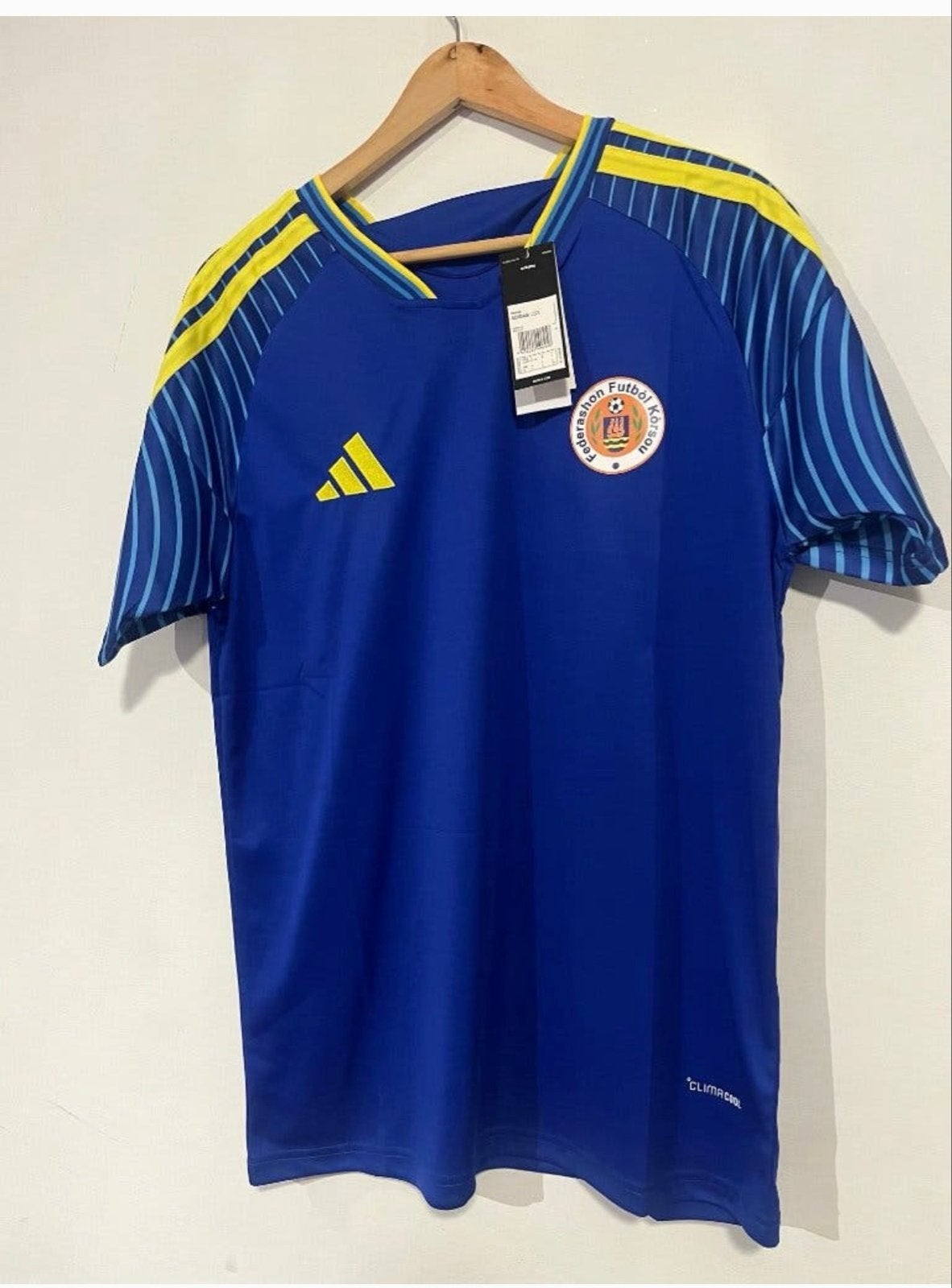 Nieuw Adidas voetbalshirt Fed. Futbol Korsou (Curaçao), Maat M, Ophalen of Verzenden, Nieuw, Shirt