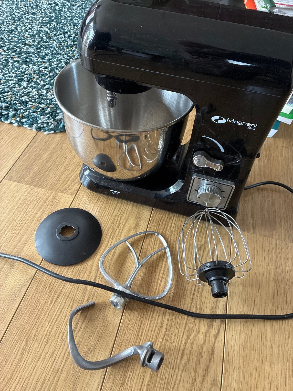 Magnani Keukenmachine Zwart - Met 3 opzetstukken, Witgoed en Apparatuur, 3 tot 4 liter, Ophalen, Gebruikt, 3 snelheden of meer