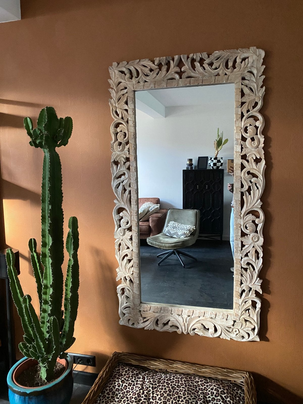Foto 2 van Mooie grote spiegel met houten lijst