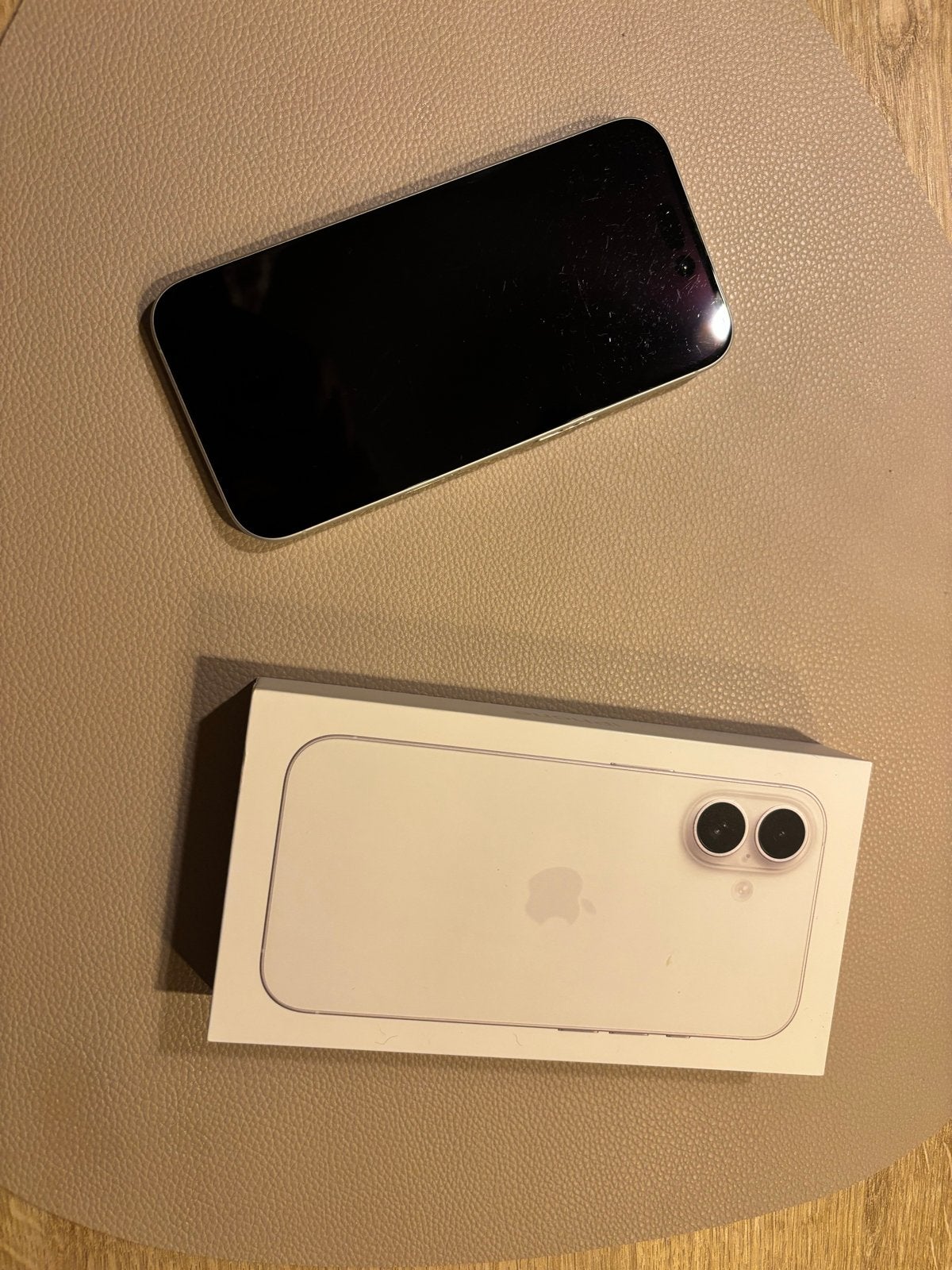 iPhone 16 256 GB Wit - Zo goed als nieuw, Telecommunicatie, Wit, 88 %, IPhone 16, Zo goed als nieuw