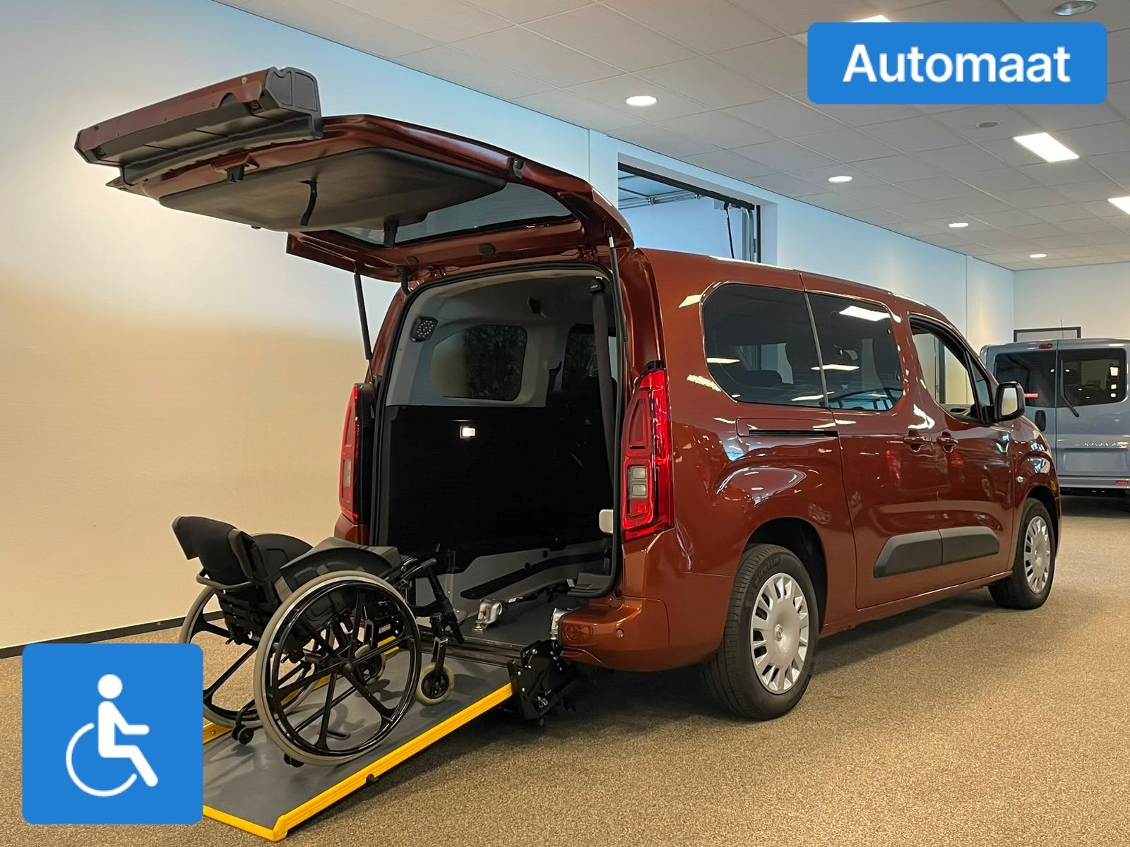 Opel Combo L2 Rolstoelauto Automaat 5+1, Auto's, Opel, Automaat, 12 maanden, Gebruikt, Bedrijf