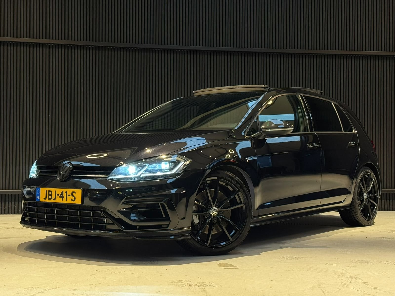 Volkswagen GOLF 2.0 TSI 4Motion R AKRA|Pano|Carbon, Automaat, Gebruikt, Euro 6, 4 cilinders