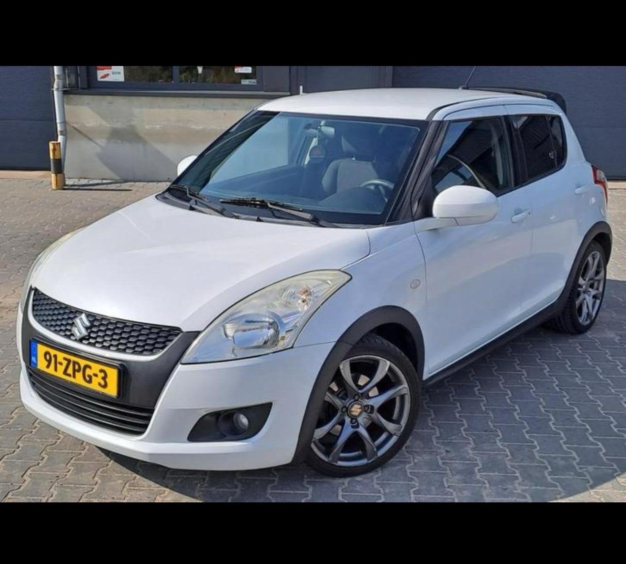 Suzuki Swift 1.2 Exclusive EASSS Carplay en Android parelwit, Auto's, Suzuki, Voorwielaandrijving, Euro 5, Stof, 4 cilinders