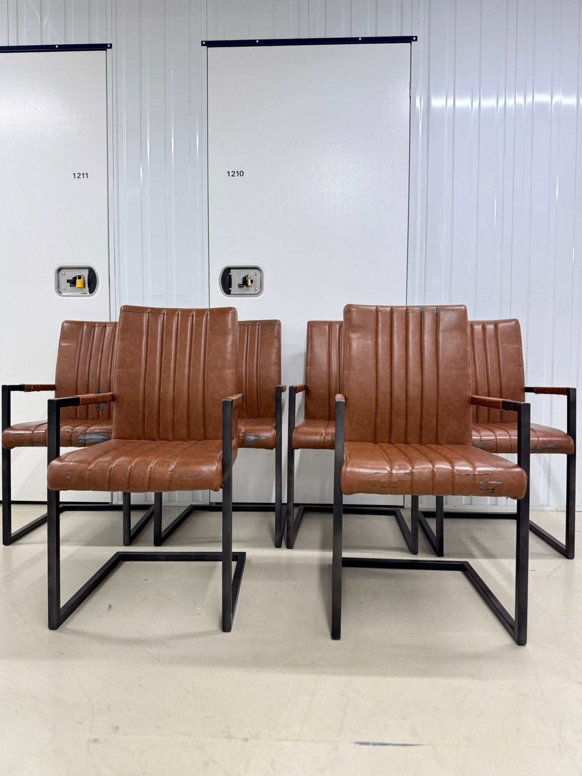 6 cognac eetkamerstoelen met armleuningen – GRATIS, Ophalen, Gebruikt, Bruin, Metaal