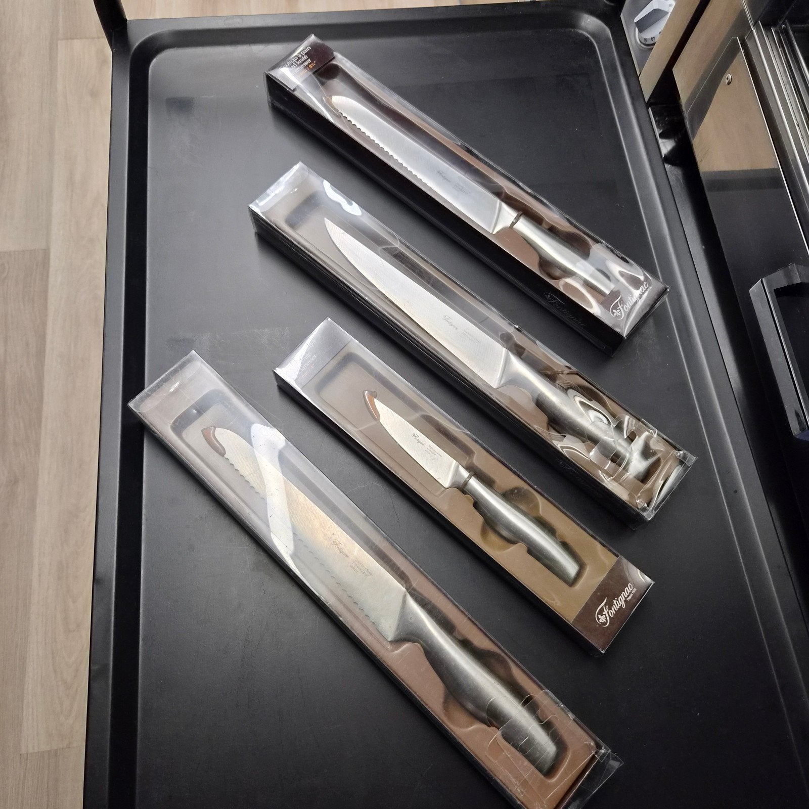 Messenset: Broodmes, Snijmes, Schilmes - Nieuw in verpakking, Los bestek, Nieuw, Ophalen of Verzenden, Rvs of Chroom