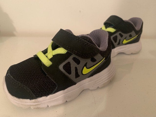 Nike schoentjes maatje 19,5 nog NIEUW (N113), Kinderen en Baby's, Babykleding | Schoentjes en Sokjes, Schoentjes, Nieuw, Ophalen of Verzenden