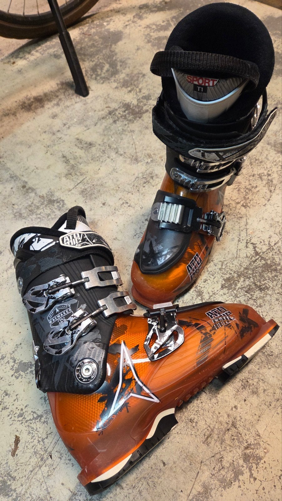 Atomic skischoenen - Maat 26.5 - Flex 100, Sport en Fitness, Gebruikt, 100 tot 140 cm, Schoenen, Ophalen of Verzenden