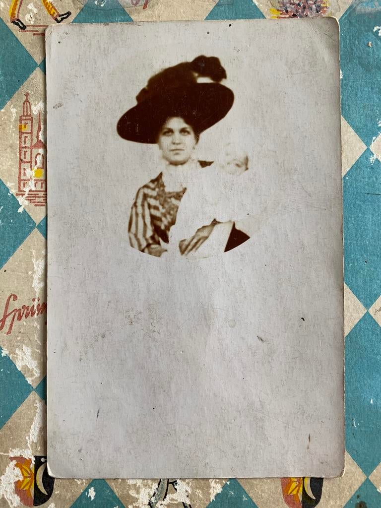 Foto - moeder met baby (MM), Gebruikt, Foto, Ophalen of Verzenden, Voor 1940