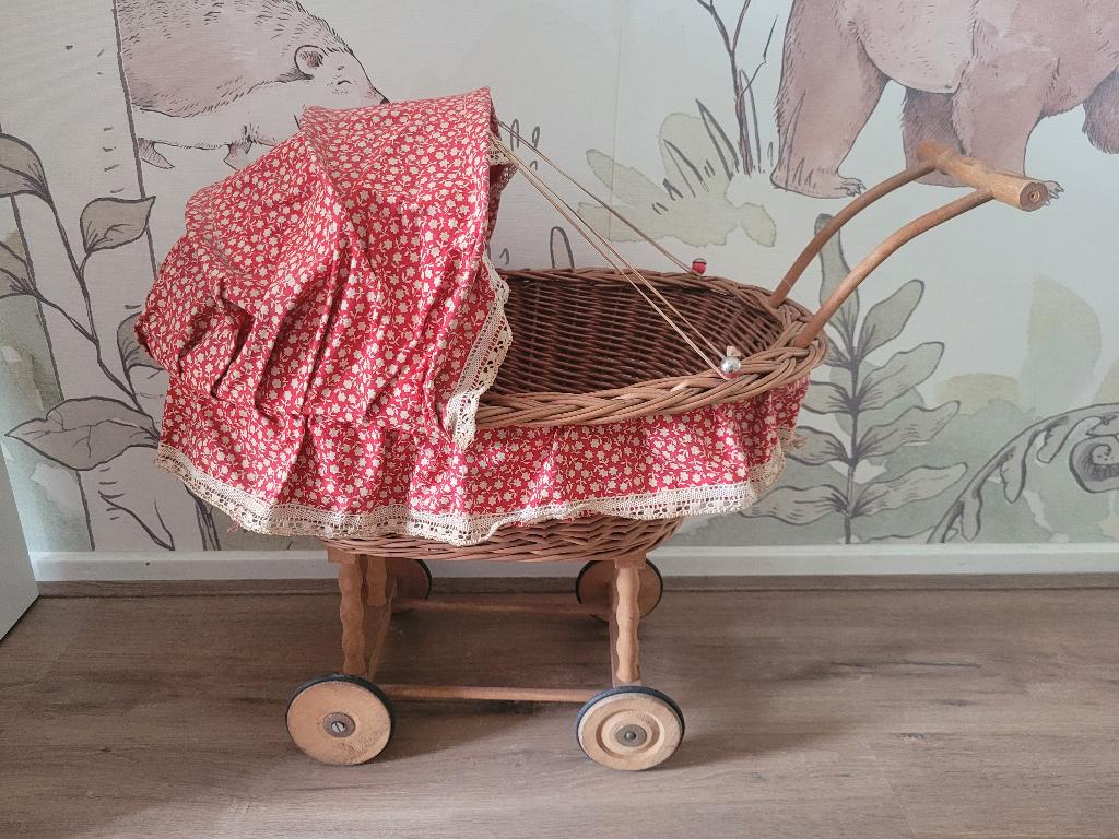 Prachtige vintage rotan poppenwagen, Ophalen, Gebruikt, Overige typen