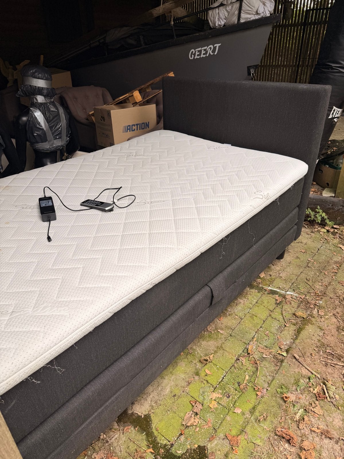 Elektrisch verstelbaar twijfelaar  bed met afstandsbediening, Ophalen, Eenpersoons, 140 cm, 200 cm