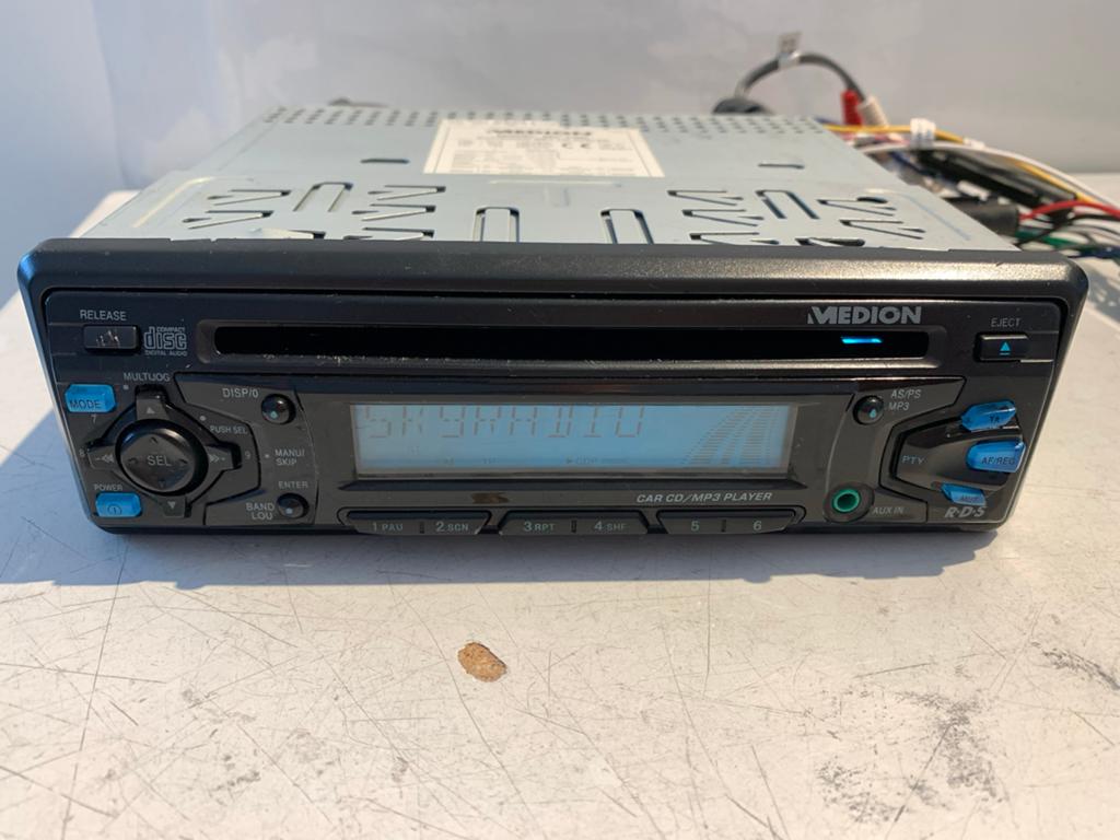 Klassieke Medion Autoradio - CD/MP3 Speler radio AUX Ingang, Ophalen of Verzenden, Zo goed als nieuw