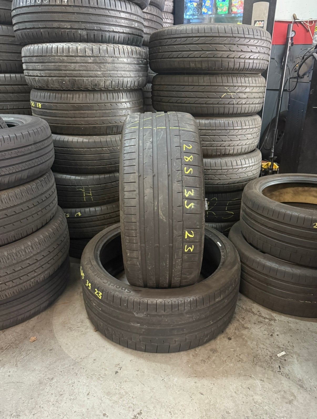 2x 285/35R23 2853523 CONTİNENTAL 5mm (inclusief monteren), Ophalen, Gebruikt, 285 mm, Overige maten