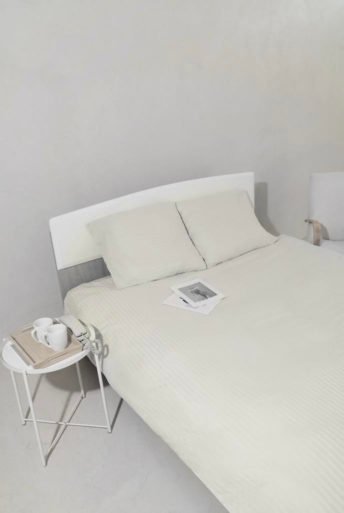 Bedding set - Duvet cover 220x240 + 2 pillowcases 60  70, Beige, Overige typen, Ophalen of Verzenden, Nieuw