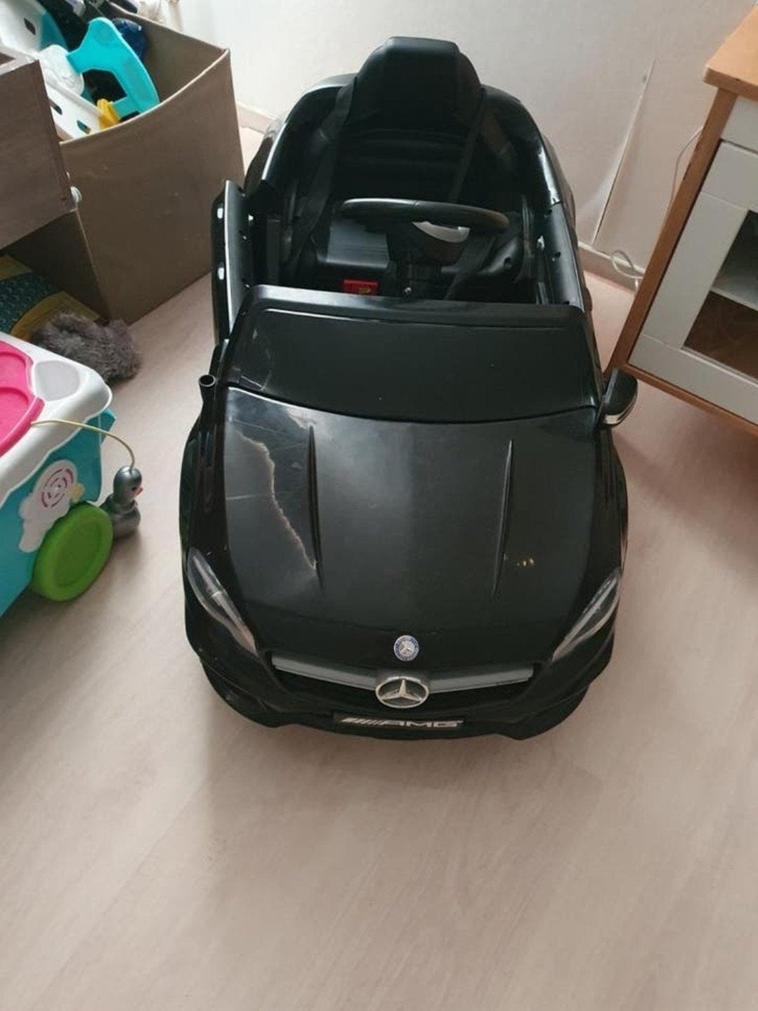 Elektrische AMG kinderauto - wiel moet gemonteerd, Ophalen of Verzenden, Gebruikt