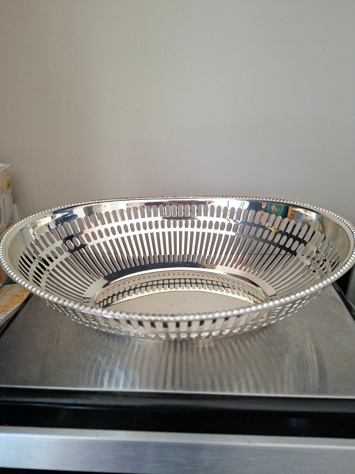 Vintage Verzilverde Broodmand Keltum met Parelrand, Ophalen of Verzenden, Zilver