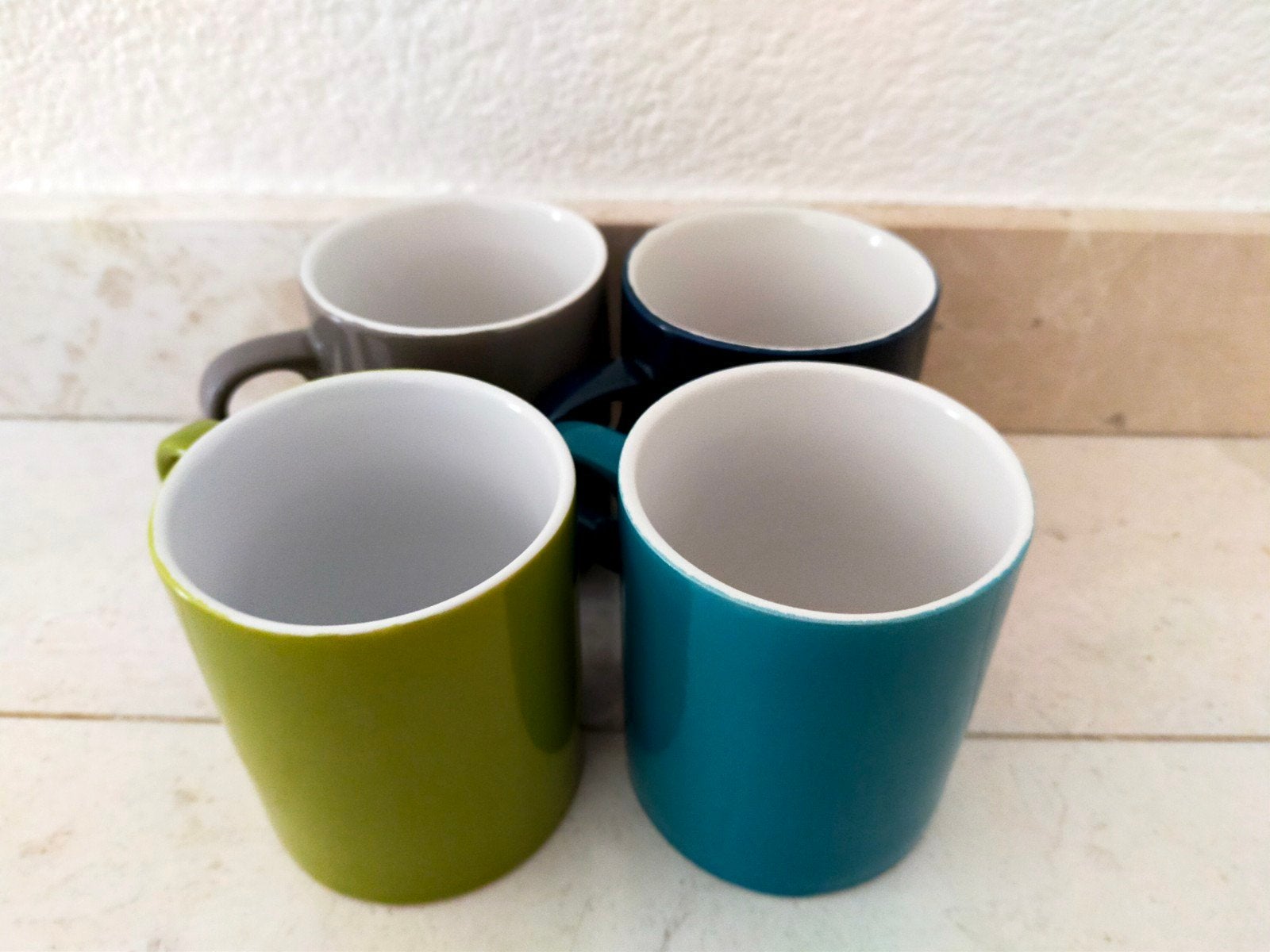 Set van 4 kleurrijke mokken + kom, Huis en Inrichting, Ophalen