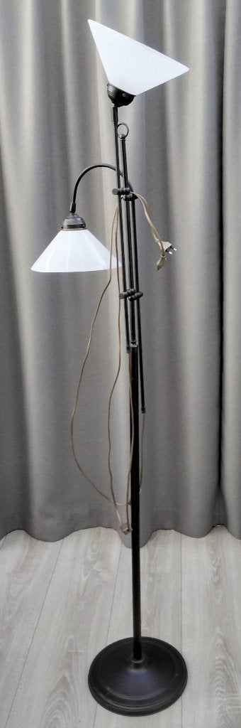 Staande dubbele lamp met melkglazen kappen (Vintage), Ophalen, Gebruikt, Vintage, E27 (groot)