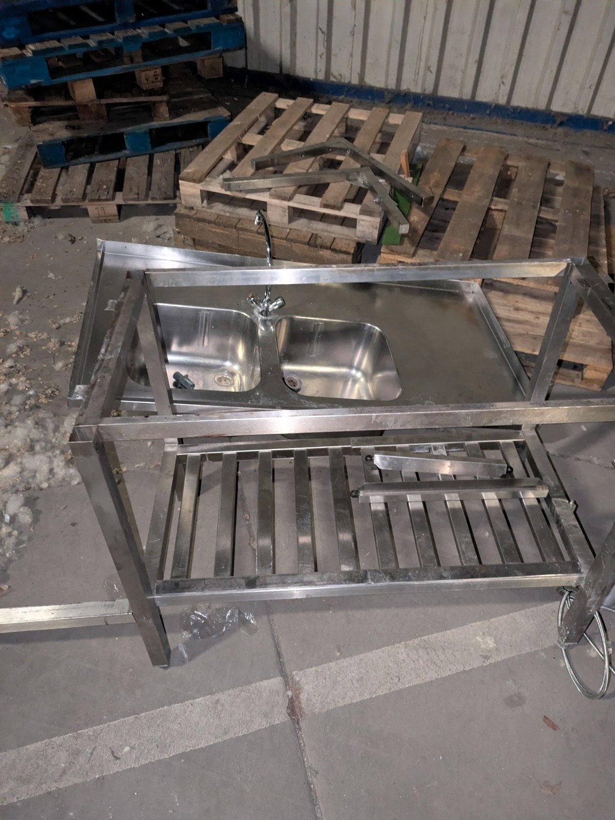 RVS spoelbak met frame en onderrek, Ophalen, Gebruikt