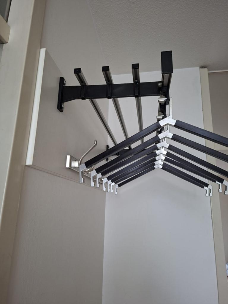 Aluminum wandkapstok 12 hangers, Huis en Inrichting, Woonaccessoires | Kapstokken, Wandkapstok, Ophalen of Verzenden, Zo goed als nieuw