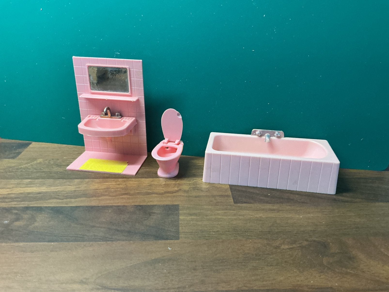 Vintage poppenhuis meubeltjes en badkamertjes past in Lundby, Ophalen of Verzenden, Zo goed als nieuw, Poppenhuis