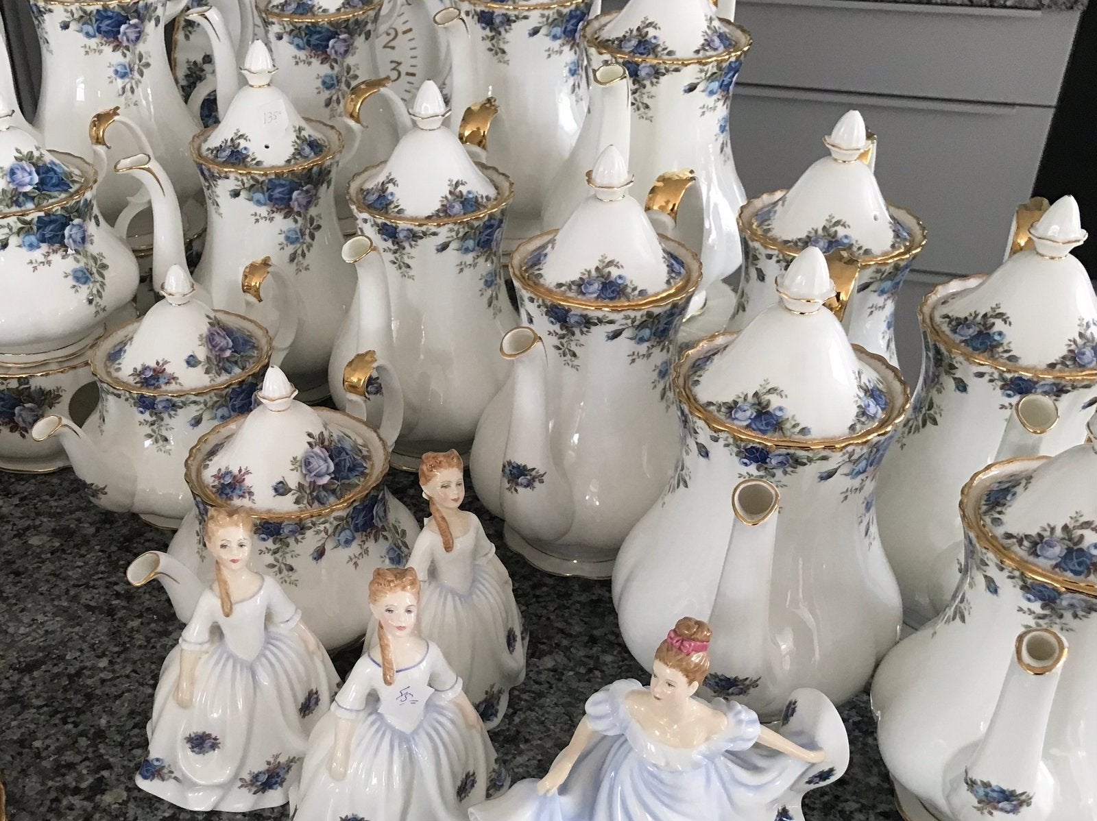 Royal albert MOONLIGHT ROSE SERVIES OPRUIMING !🔵⚪️🔵⚪️🔵, Ophalen, Zo goed als nieuw, Porselein, Kop en/of schotel