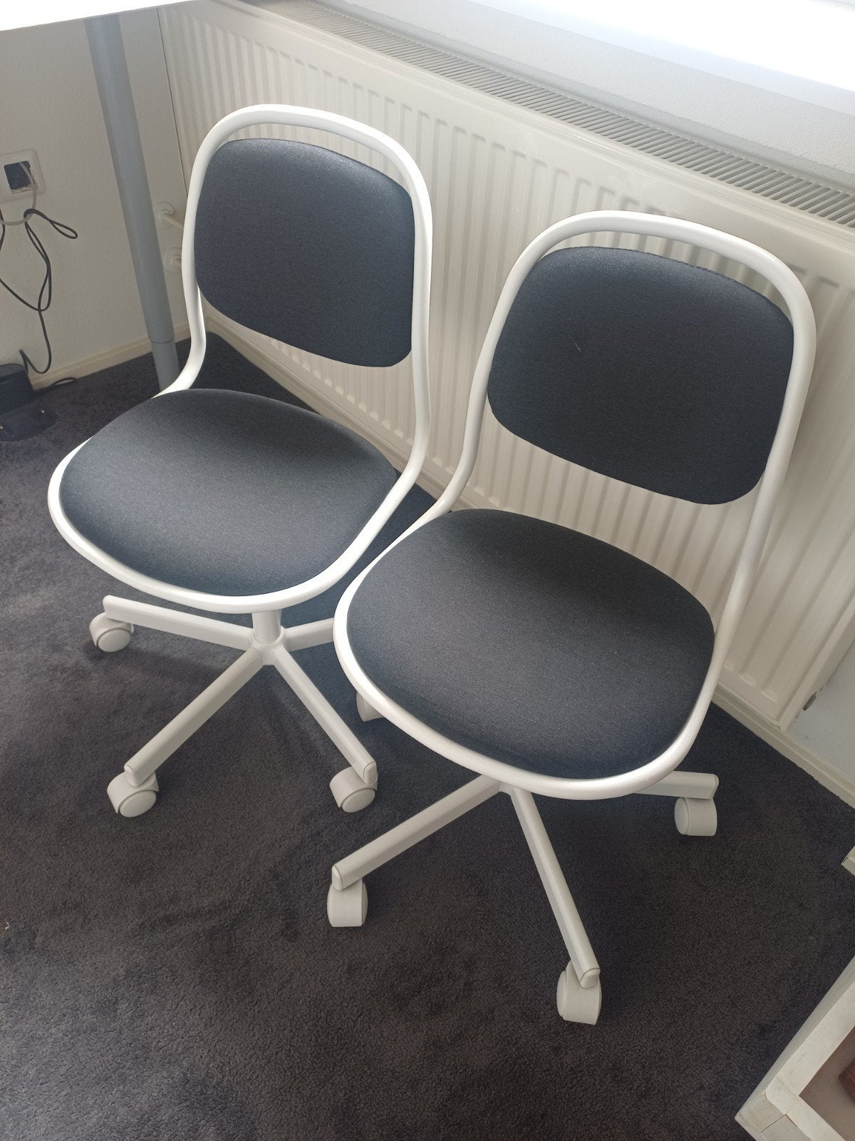 Twee IKEA ÖRFJÄLL bureaustoelen, zwart/wit, Ophalen, Zo goed als nieuw, Wit, Bureaustoel
