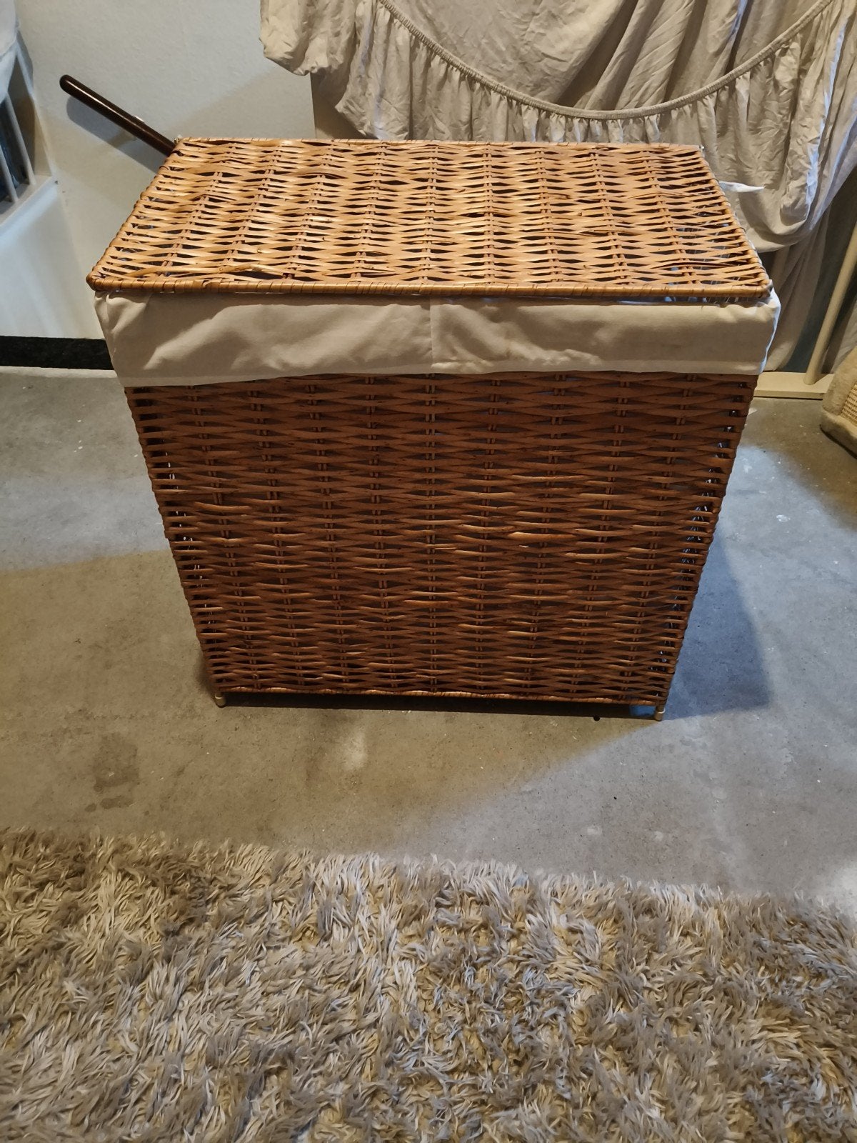 Wicker wasmand met deksel en uitneembare voering, Ophalen, Gebruikt, Landelijk, Natuurlijk materiaal